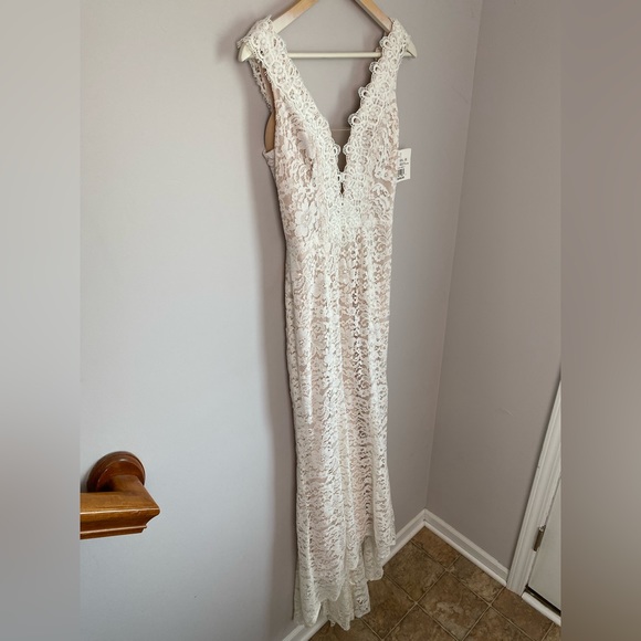 Women’s Size 4 David’s Bridal DB Studio Bridal Lace wedding dress NWT - Picture 2 of 12